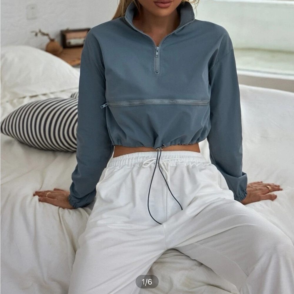 Like New Funnel Neck Windbreaker